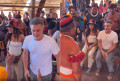Anitta e Luciano Huck estão no Xingu