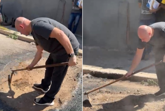 O prefeito pegou na enxada para acompanhar os trabalhos no bairro Cohab Nova.