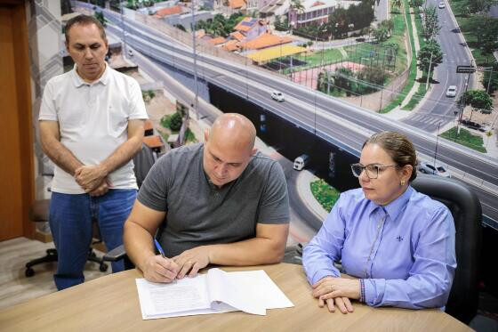 A autoria é da presidente do Legislativo, vereadora Paula Calil. 