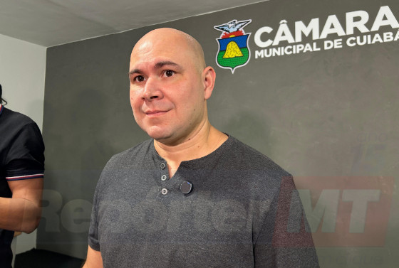 Prefeito quer parcelar consignados e impostos de 2023 e 2024.