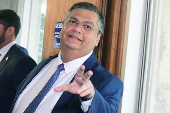 O ministro da Justiça virou espécie de advogado de Moraes.