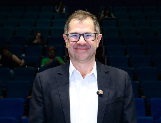 Fernando Marinho Mezzadri, coordenador-geral do Instituto de Pesquisa inteligência Esportiva e professor titular da Universidade Federal do Paraná (UFPR), com graduação em Licenciatura Plena em Educação Física, mestrado em Educação e doutorado em Edu