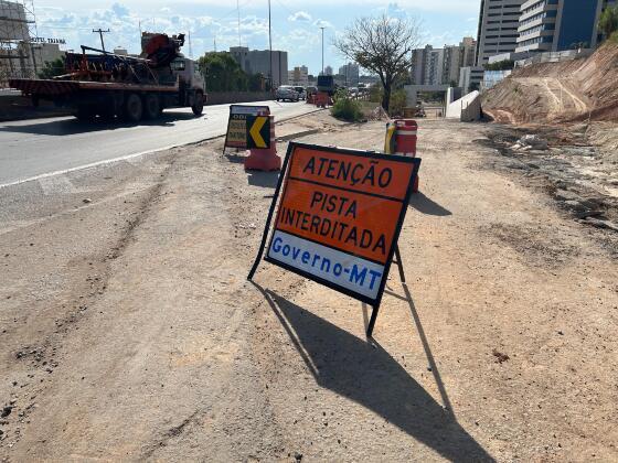 O alargamento do viaduto é uma proposta antiga que deveria ter sido entregue para a Copa de 2014 pelo ex-governador Silval Barbosa.