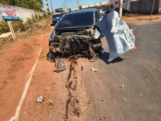 Motorista causou acidente na manhã deste sábado em Várzea Grande e fugiu