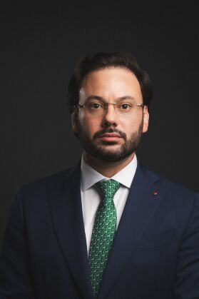 Advogado, sócio proprietário do escritório Segatto Advocacia, Mestre em Direito pelo Instituto Brasileiro de Ensino, Desenvolvimento e Pesquisa de Brasília/DF, especialista em Direito Penal Econômico pela PUC-MG, especialista em Direito Penal e Proce