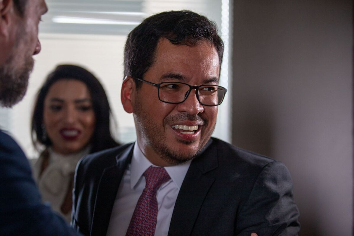 Desembargador se declara impedido para atuar processo envolvendo ex-cliente