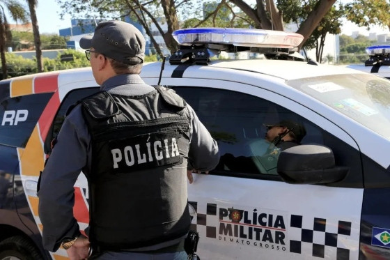 A mulher ainda entrou em luta corporal com o suspeito, que fugiu do local em uma Honda Bros azul