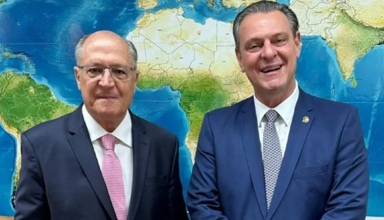  Um novo jato decolou da Base Aérea de Brasília por volta das 10h para buscar a comitiva, que deve chegar à capital federal por volta das 21h