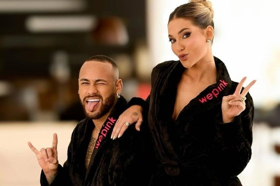 Por conta disso, Virginia precisou encerrar uma parceria comercial com Neymar — que consistia em um perfume com o nome do jogador do Santos.