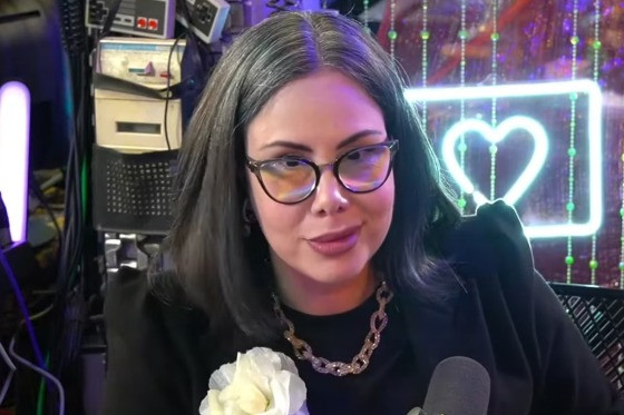 A declaração de Sarah Sheeva foi dada em entrevista ao canal Inteligência Ltda no YouTube.