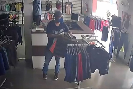O crime ocorreu por volta das 11h, na Avenida Júlio Campos