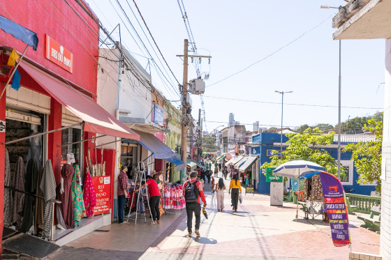O desfile está previsto para terminar às 10h, e o comércio ficará aberto até as 12h.