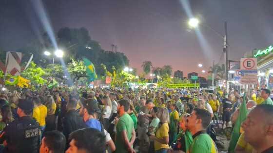 O ato, que ocorre de forma pacífica, tem como pauta central a defesa da anistia dos presos políticos do 8 de janeiro.