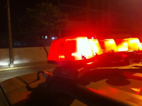 De acordo com a Polícia Militar, o episódio foi registrado por volta das 4h45
