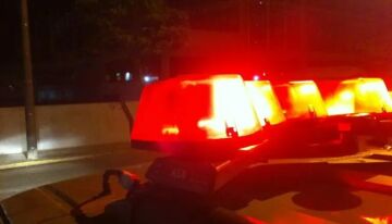 Bandido invade quitinete, amarra moradores e 