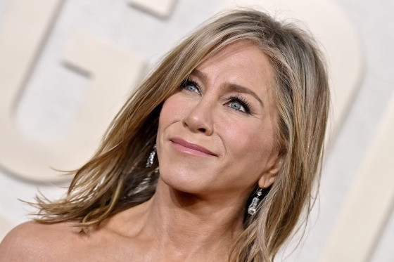Segundo o Daily Mail, Jennifer Aniston tem curtidas em posts motivacionais de quase dois anos do coach. 