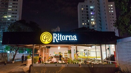 A pizzaria está localizada na Avenida Senador Filinto Müller, no bairro Popular.