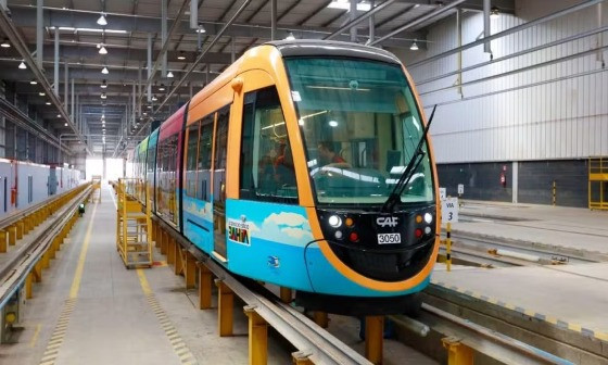 A reforma foi feita pela Construcciones y Auxiliar de Ferrocarriles (CAF)