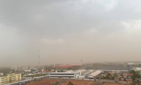 Chuva inesperada caiu na capital na tarde deste domingo (14)
