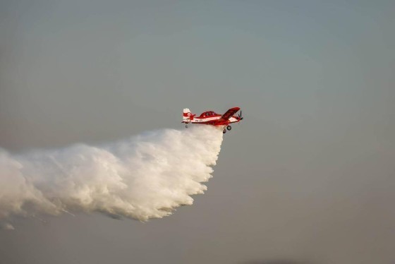 No Parque Estadual da Serra Azul, o combate foi intensificado com o reforço de uma terceira aeronave, totalizando, até o momento, 45 horas de voo e aproximadamente 375 mil litros de água lançados sobre as áreas atingidas pelas chamas.