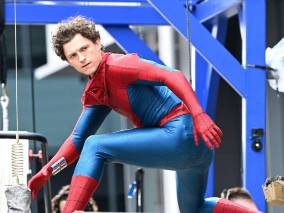 Tom Holland em gravação do filme 