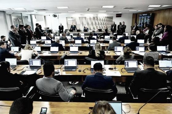 A escolha da CCJ em pautar a PEC da Blindagem ainda nesta semana se deve as manifestações ocorridos em todas as capitais do Brasil nesse domingo (21).