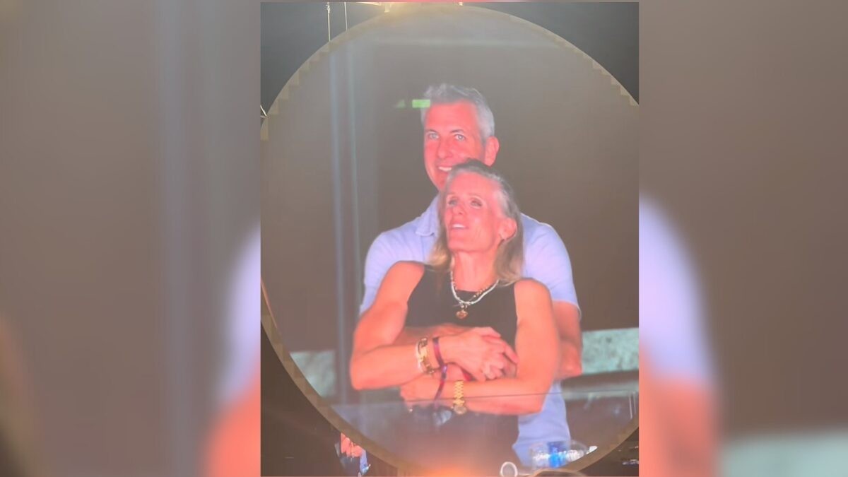 Ex de flagrada em show do Coldplay também estava lá com outra