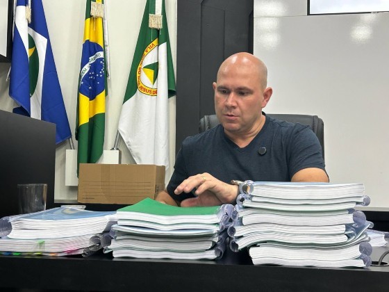 Prefeito citou suspeita de direcionamento de contrato.