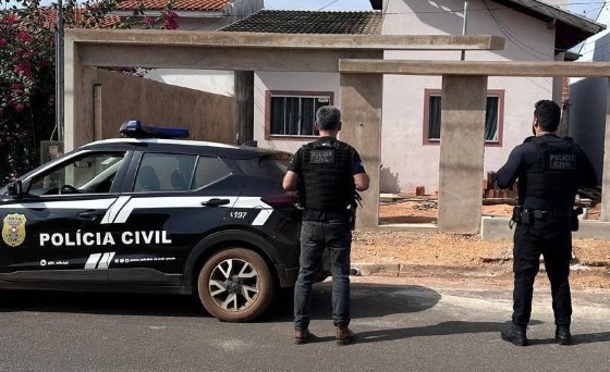 A ação foi coordenada pelas delegacias de Nortelândia e Arenápolis, em cumprimento a mandados de prisão preventiva e de busca e apreensão expedidos pela Vara Única da Comarca de Nortelândia.