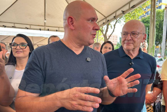 Abilio e Pivetta na entrega dos maquinários na última quarta-feira (24).