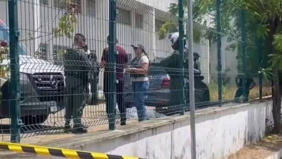  Informações iniciais dão conta de que os corpos dos estudantes estão no pátio da escola. 