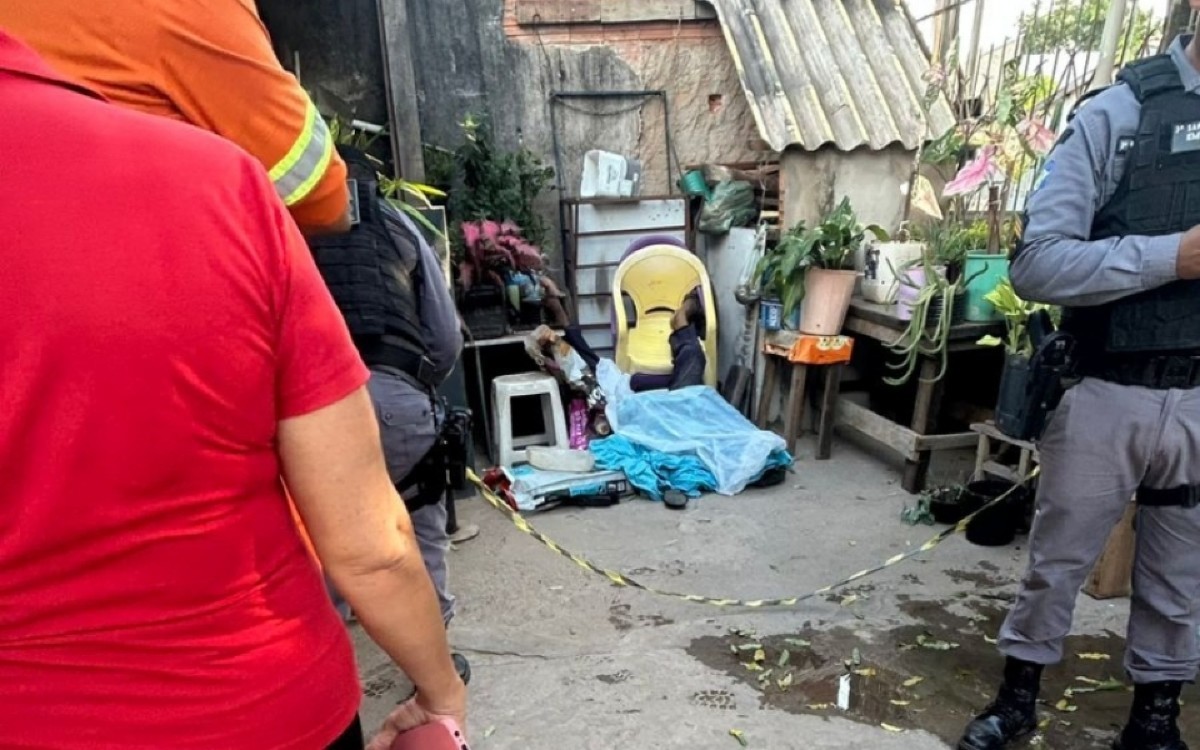 Idoso cai de cadeira, bate cabeça e morre em Cuiabá