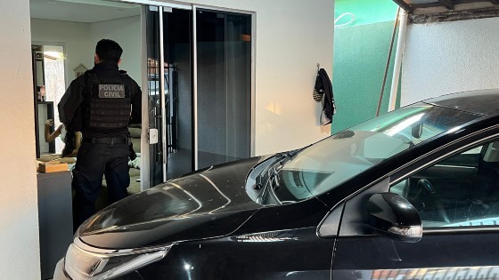 Assessor e mais cinco pessoas foram presas durante operação da Polícia Civil