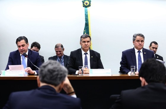 CMO aprova fundão eleitoral de R$4,9 bilhões nas eleições de 2026