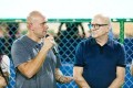 Abilio e Pivetta jogam bola em campo no Pedra 90