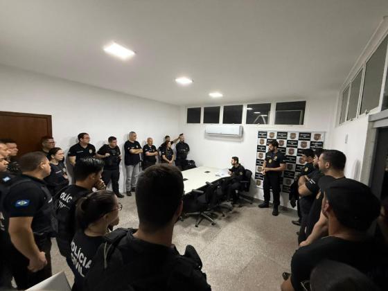 Ao todo foram cumpridos 17 mandados de prisão, 19 de busca e apreensão. 