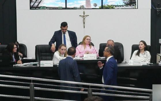 Projeto que une secretarias provocou bate-boca na Câmara.