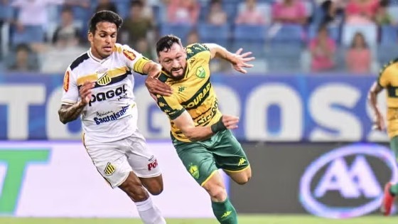 O jogo foi marcado por forte marcação e poucas chances claras de gol