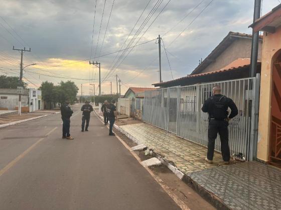 Foram 27 mandados de prisão preventiva e 31 de buscas e apreensão, determinados pela Comarca de Rosário Oeste e cumpridos em diversos pontos da cidade