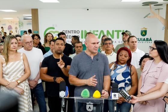 Prefeito falou com a imprensa neste domingo (12).