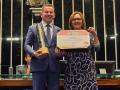 Mauro Mendes recebe honraria do Senado