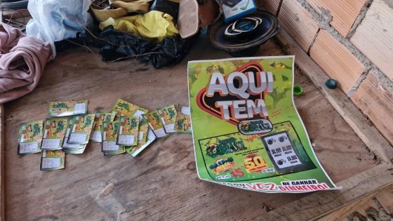 Também foi autorizada a apreensão e o descarte do material de raspadinhas, que somava centenas de bilhetes e banners 