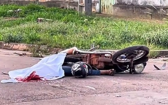 O impacto foi tão forte que o ocupante da motocicleta morreu ainda no local