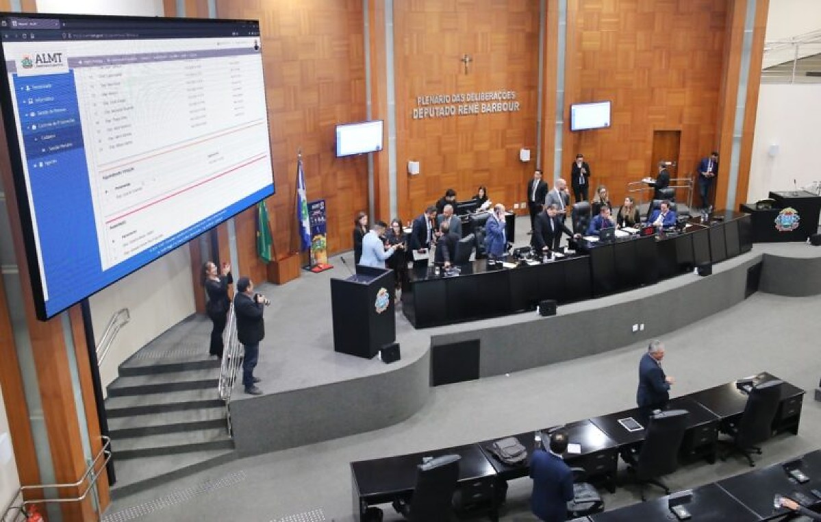 Justiça anula benefícios para servidores sem concurso na ALMT em Cuiabá