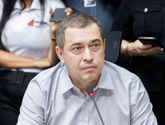 O secretário de Economia, Marcelo Bussiki, diz que a responsabilidade por compras e pagamentos cabe unicamente a secretários.