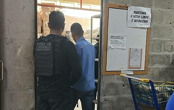 Durante a operação, foram recolhidas amostras de bebidas suspeitas e documentos fiscais dos estabelecimentos vistoriados.