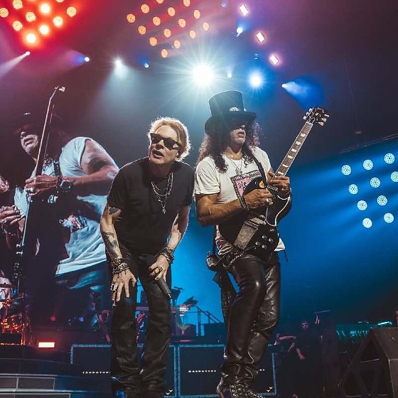 Axl Rose e Slash, vocalista e guitarrista do Guns N' Roses, banda que irá se apresentar em Cuiabá