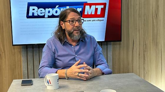 Leão é professor e diretor de ensino das escolas do Grupo Salta Educação no Centro-Oeste.