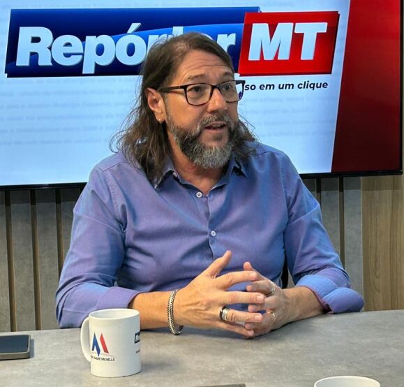 Educador diz que IA jamais substituirá professores: “Nenhum algoritmo dá um abraço”