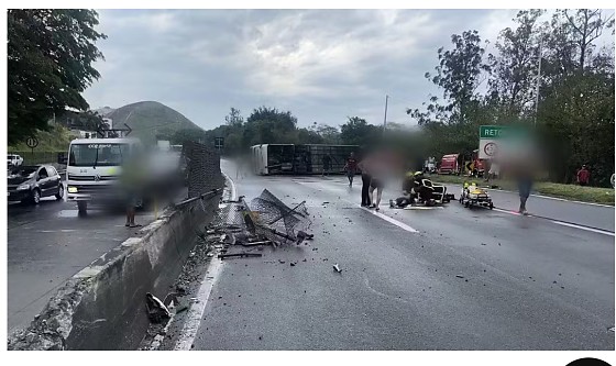 Ônibus tombou na Via Dutra com torcedores